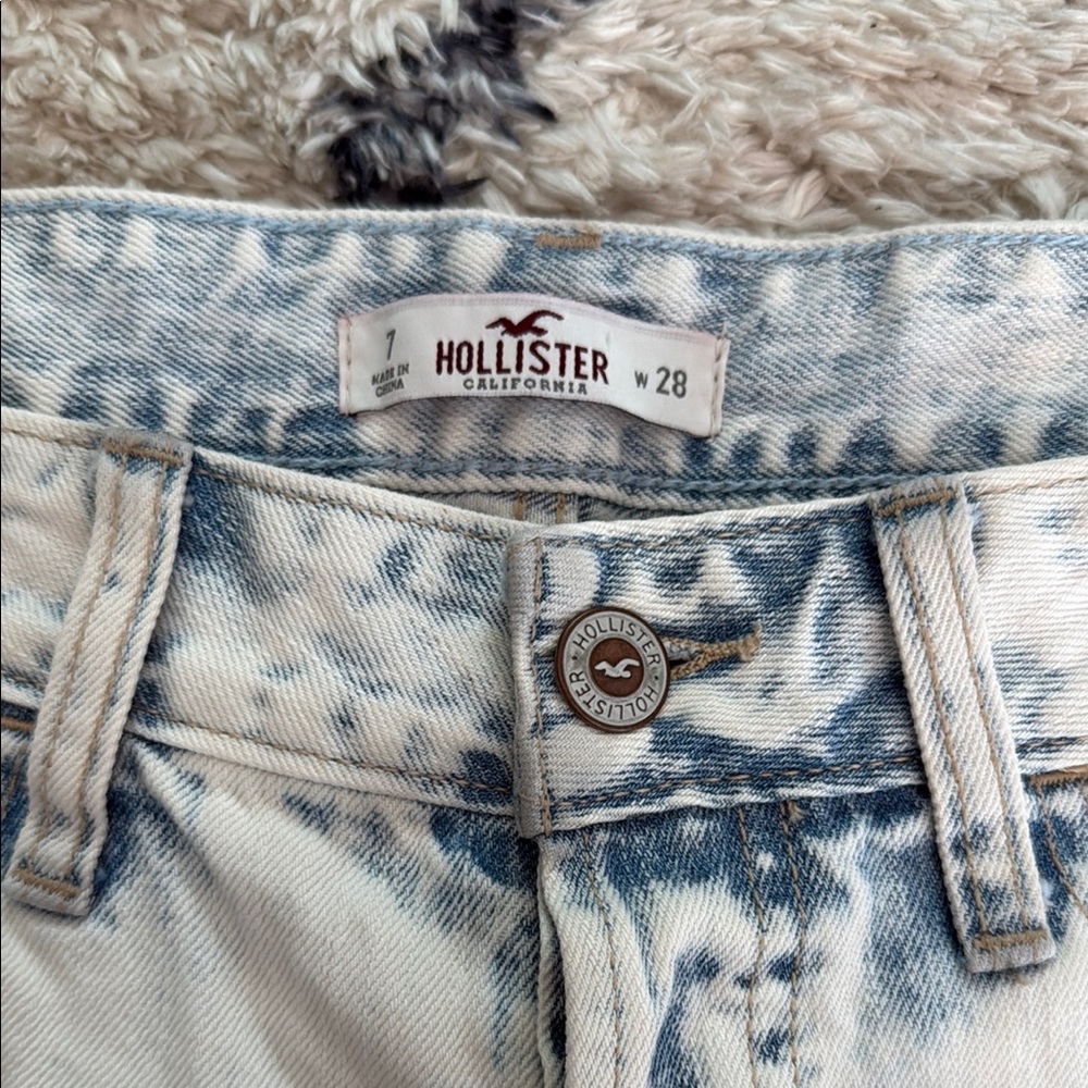 Hollister Jean Shorts with Cuffed Hem, size 7 - Picture 2 of 4